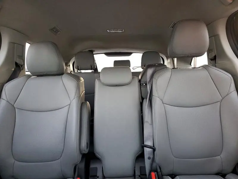 2023 TOYT SIENNA XLE   