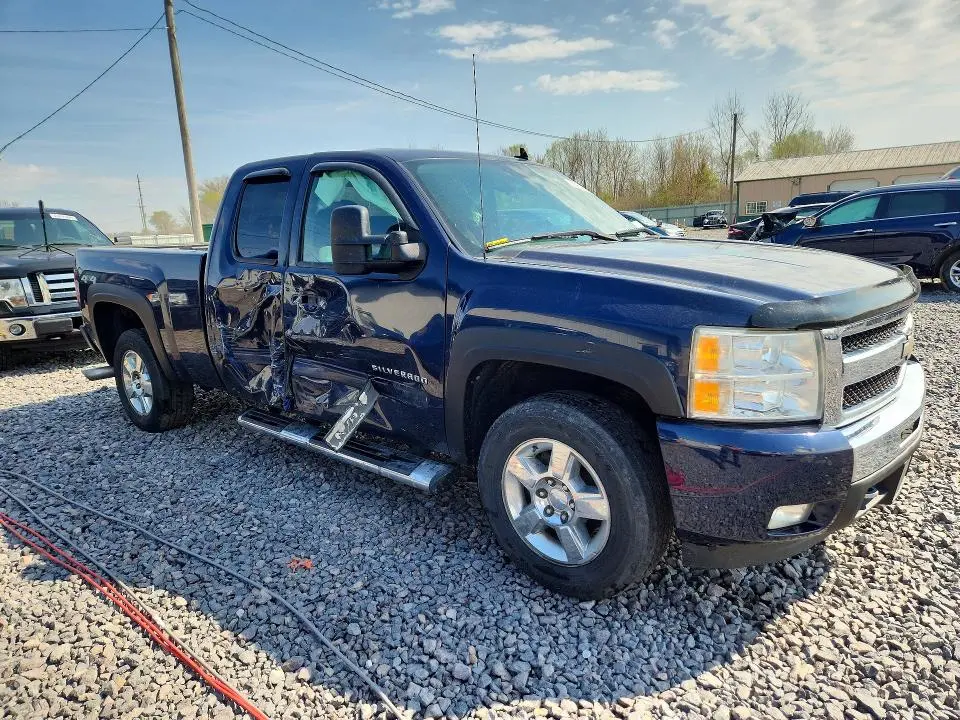 2011 CHEVROLET SILVERADO K1500 LT  