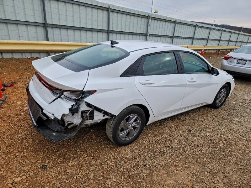 2024 HYUNDAI ELANTRA SE  