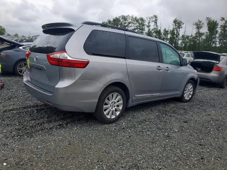 2015 TOYOTA SIENNA LE  