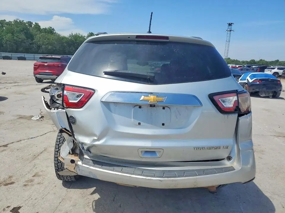 2014 CHEVROLET TRAVERSE LS  