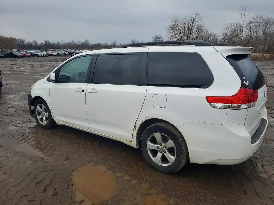 2012 TOYOTA SIENNA LE  