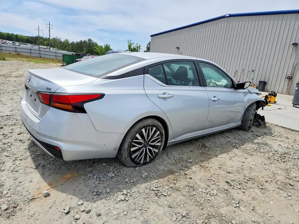 2024 NISSAN ALTIMA SV  