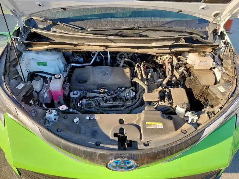 2024 TOYOTA SIENNA LE  