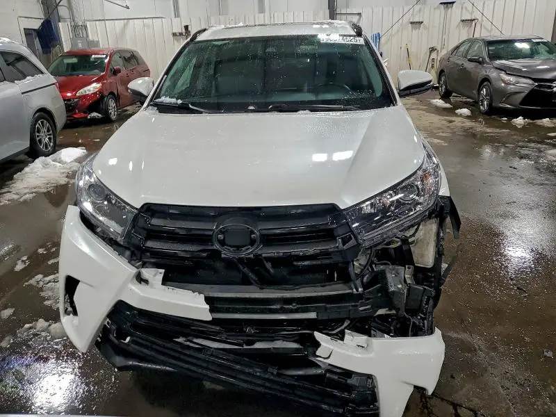 2017 TOYOTA HIGHLANDER SE  