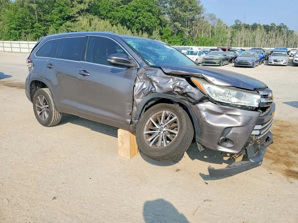 2017 TOYOTA HIGHLANDER XLE  