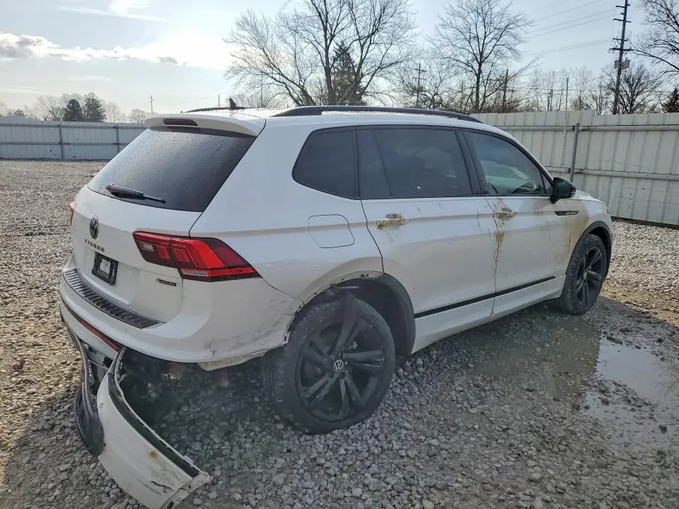 2023 VOLKSWAGEN TIGUAN SE R-LINE BLACK  