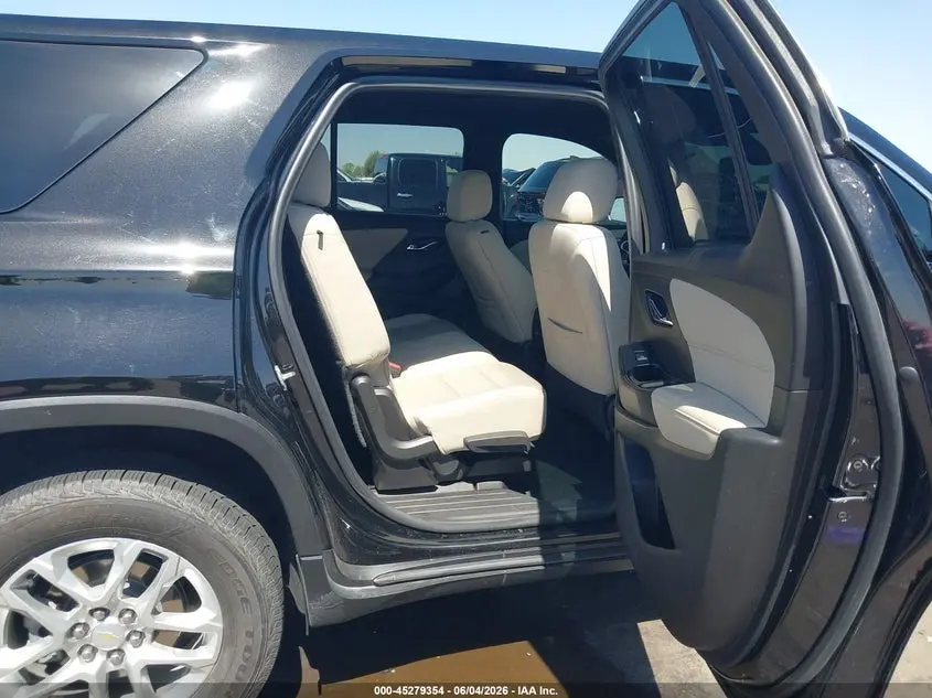 2023 CHEVROLET TRAVERSE FWD LS
