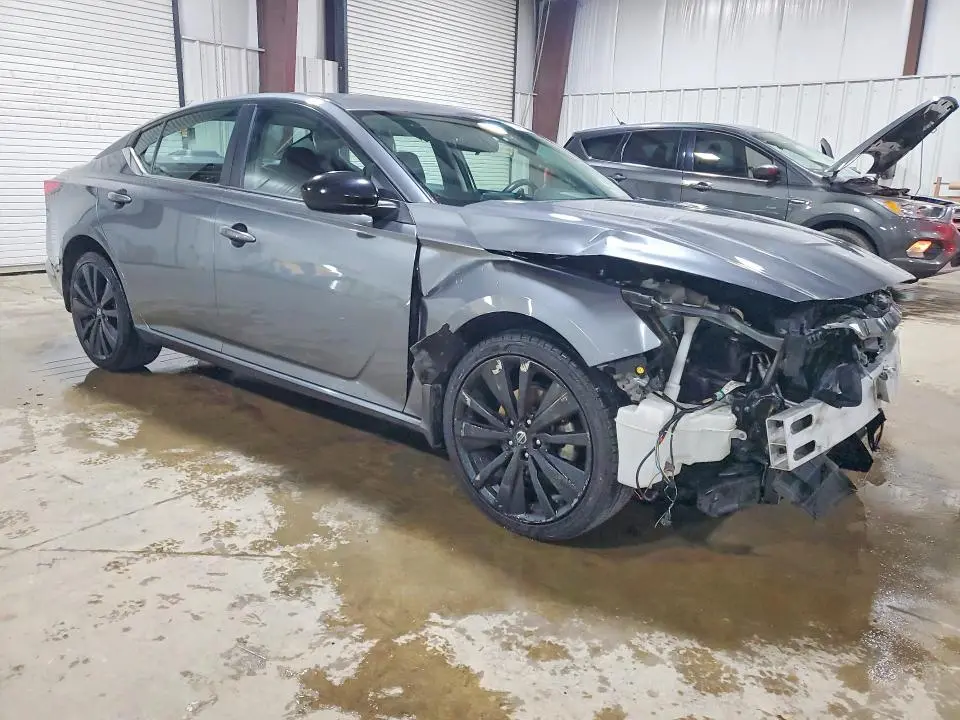 2022 NISSAN ALTIMA SR  