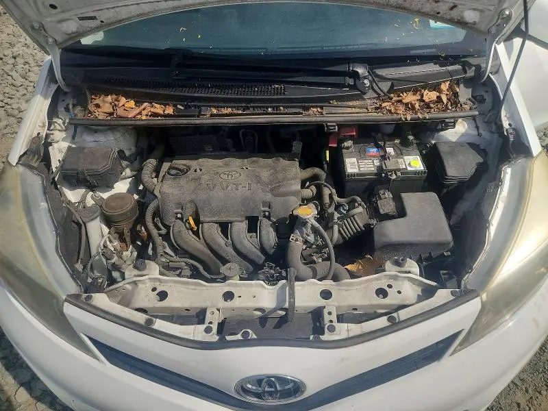 2013 TOYOTA YARIS 5-DOOR LE  
