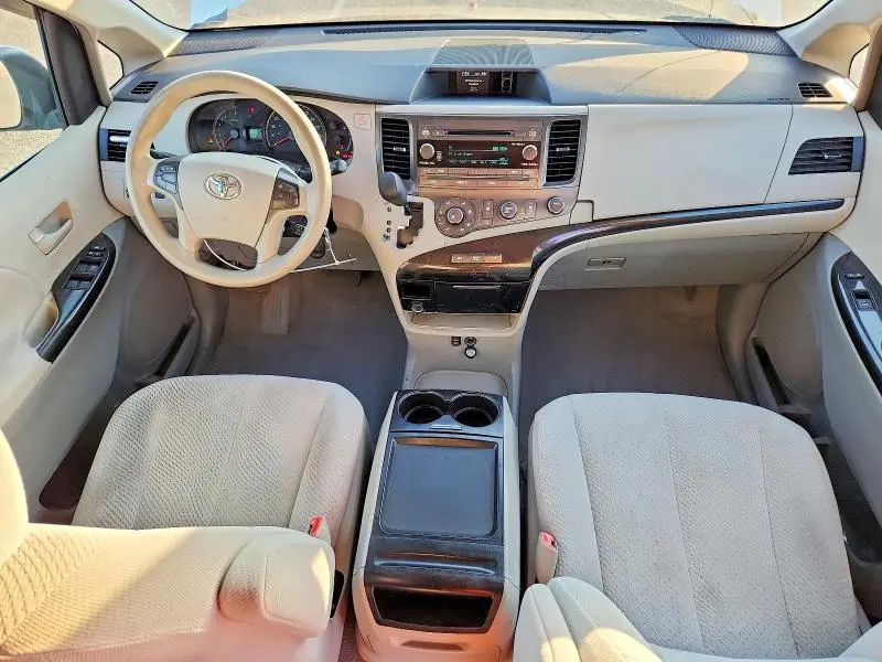 2011 TOYOTA SIENNA LE 8-PASSENGER  