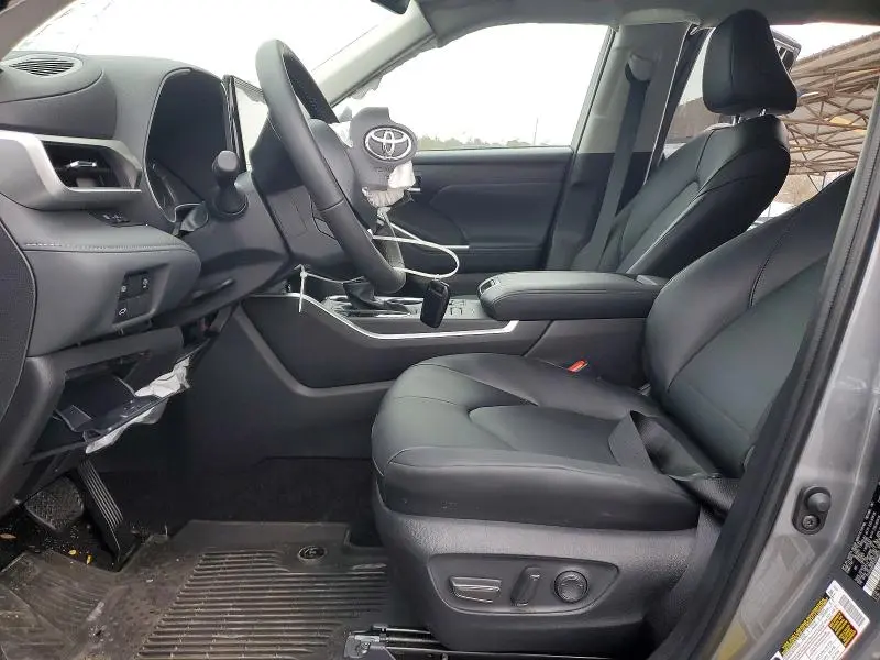 2026 TOYOTA HIGHLANDER XLE  