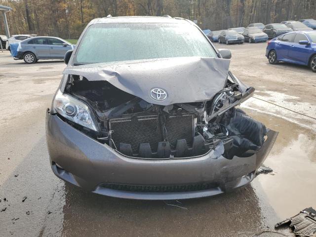 2016 TOYOTA SIENNA XLE