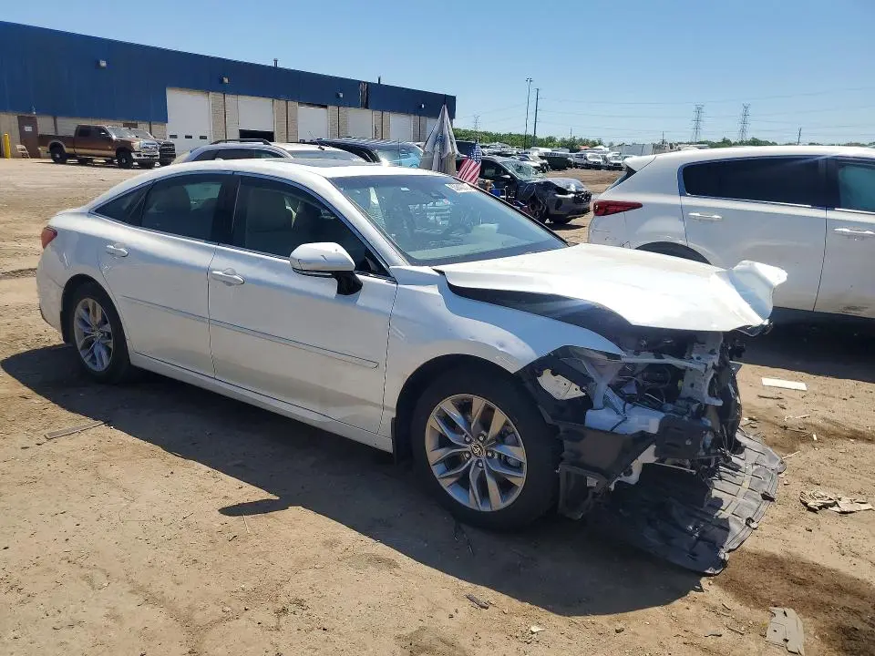 2022 TOYOTA AVALON XLE  