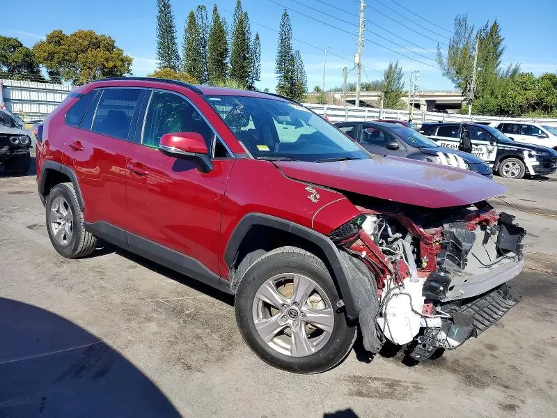 2022 TOYOTA RAV4 XLE  