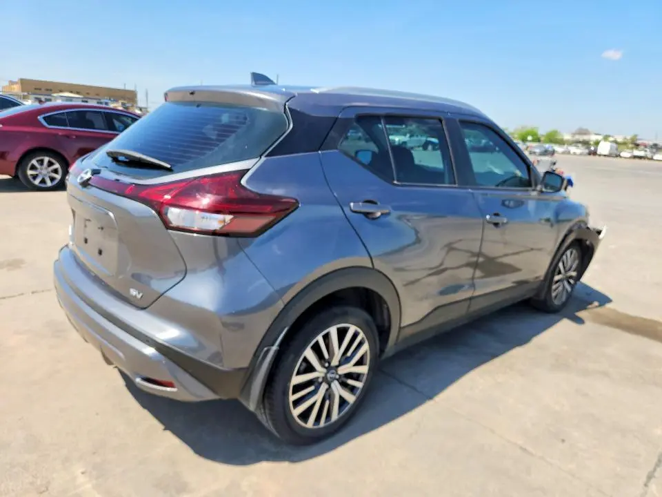 2022 NISSAN KICKS SV  