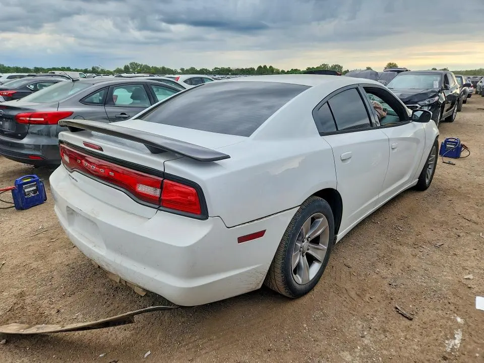 2014 DODGE CHARGER SE  