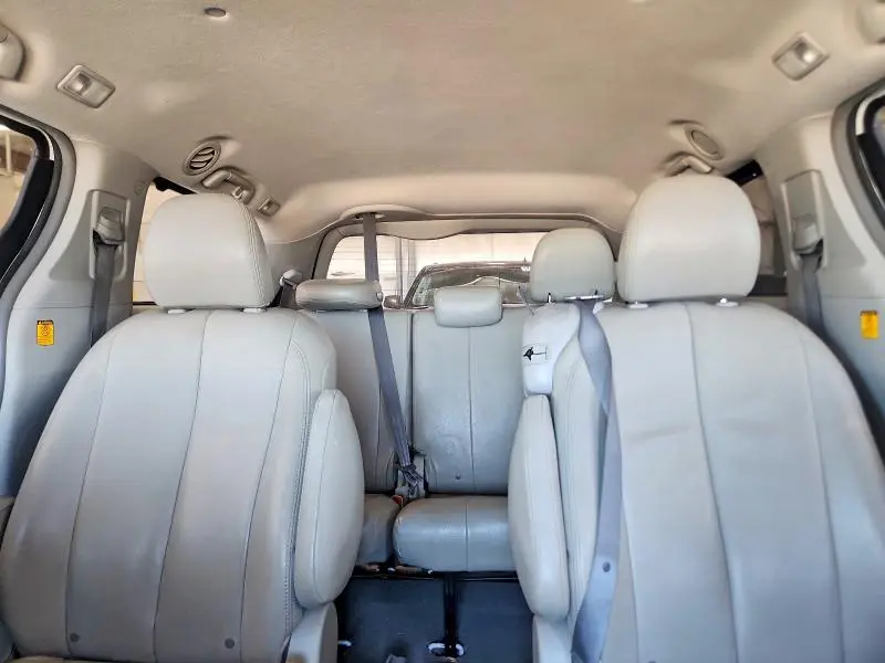 2011 TOYOTA SIENNA LE  