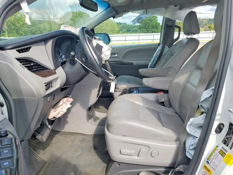 2017 TOYOTA SIENNA XLE PREMIUM 8-PASSENGER  