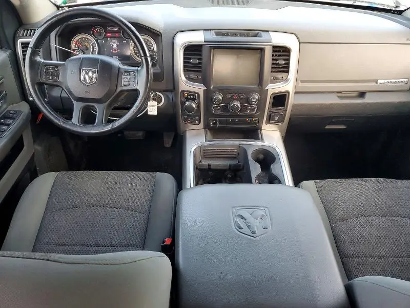 2016 RAM 1500 SLT  