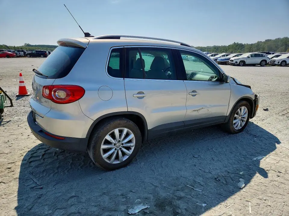 2011 VOLKSWAGEN TIGUAN S  