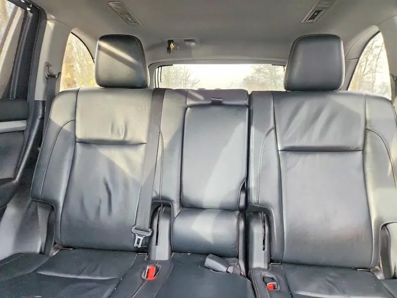 2017 TOYOTA HIGHLANDER SE  