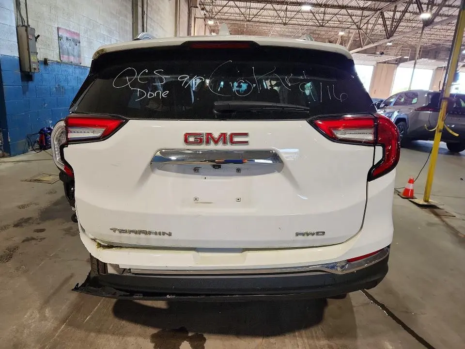 2024 GMC TERRAIN SLT  