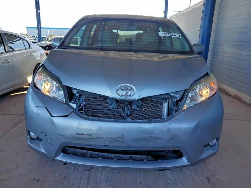 2015 TOYOTA SIENNA XLE  