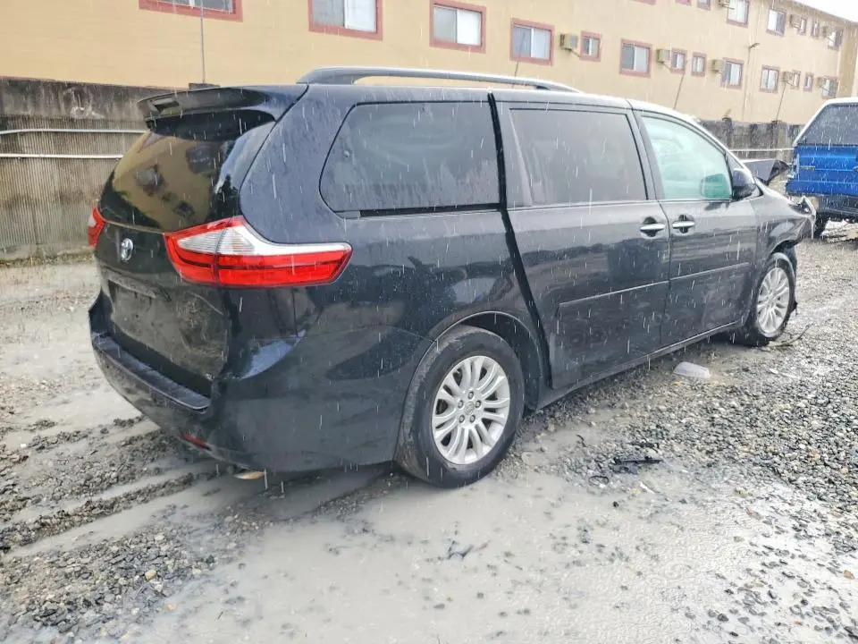 2015 TOYOTA SIENNA XLE 8-PASSENGER  