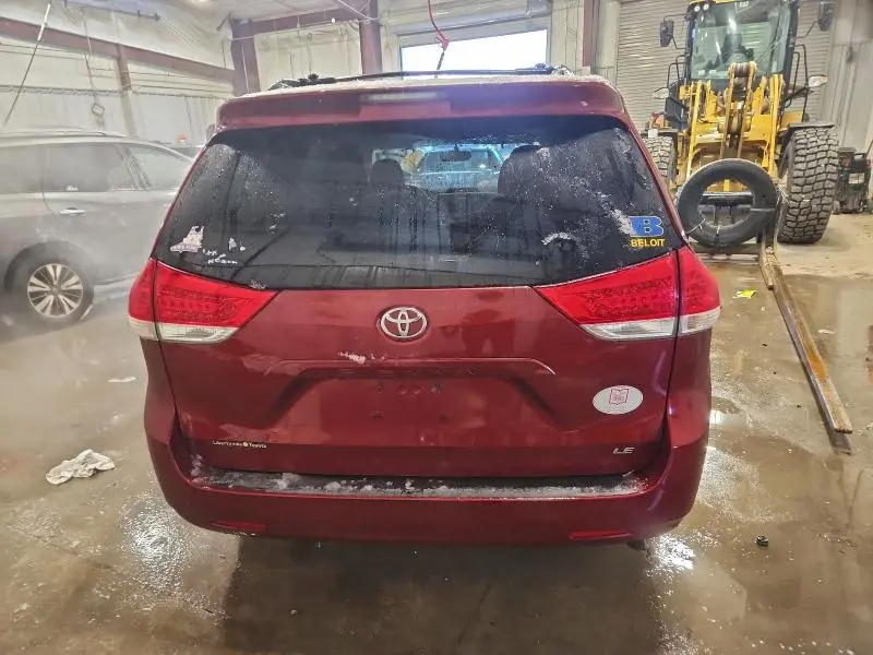 2012 TOYOTA SIENNA LE  