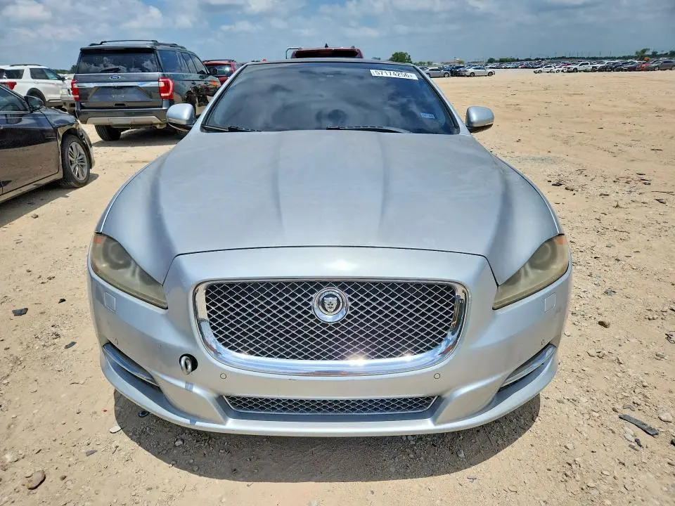 2011 JAGUAR XJ   