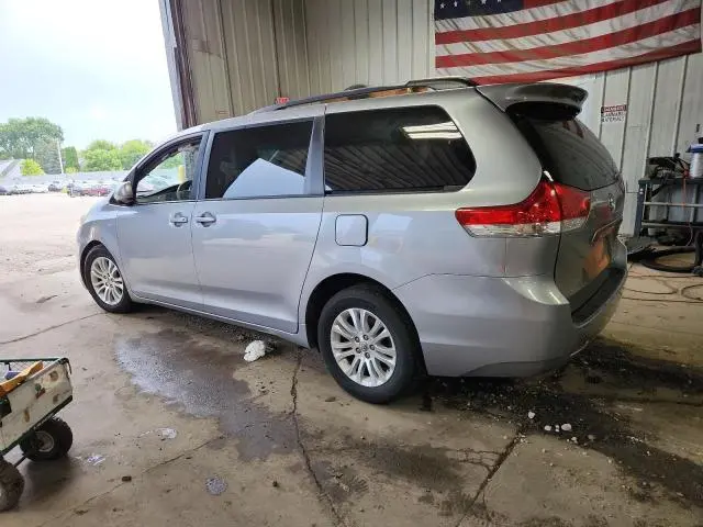 2013 TOYOTA SIENNA XLE  