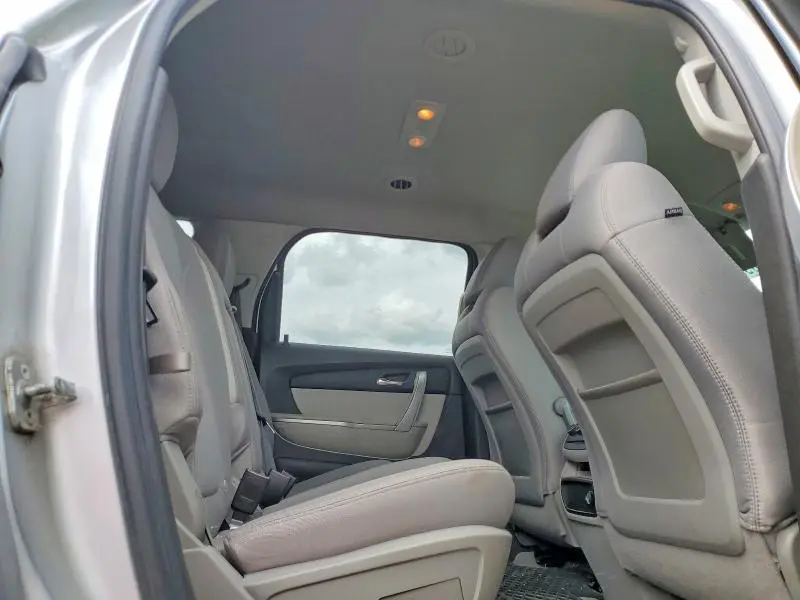 2011 GMC ACADIA SLE  