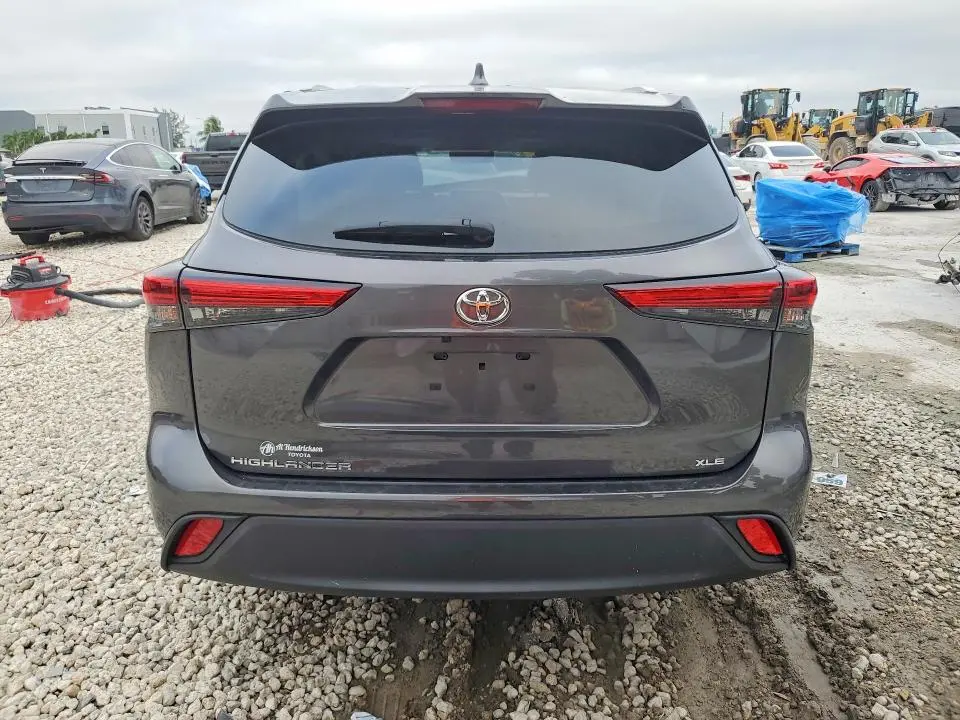2023 TOYOTA HIGHLANDER XLE  