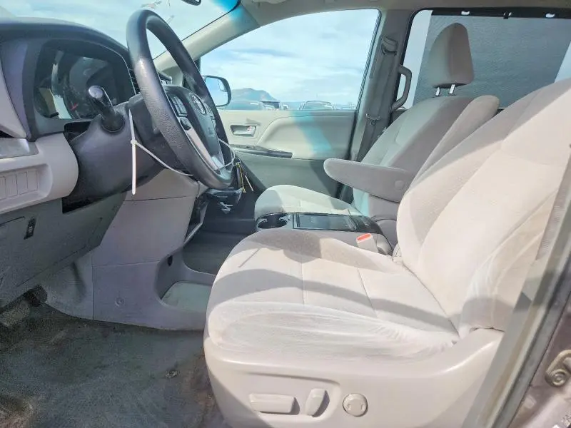2016 TOYOTA SIENNA LE  