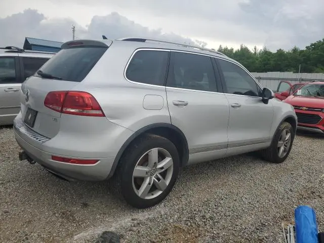 2011 VOLKSWAGEN TOUAREG V6  