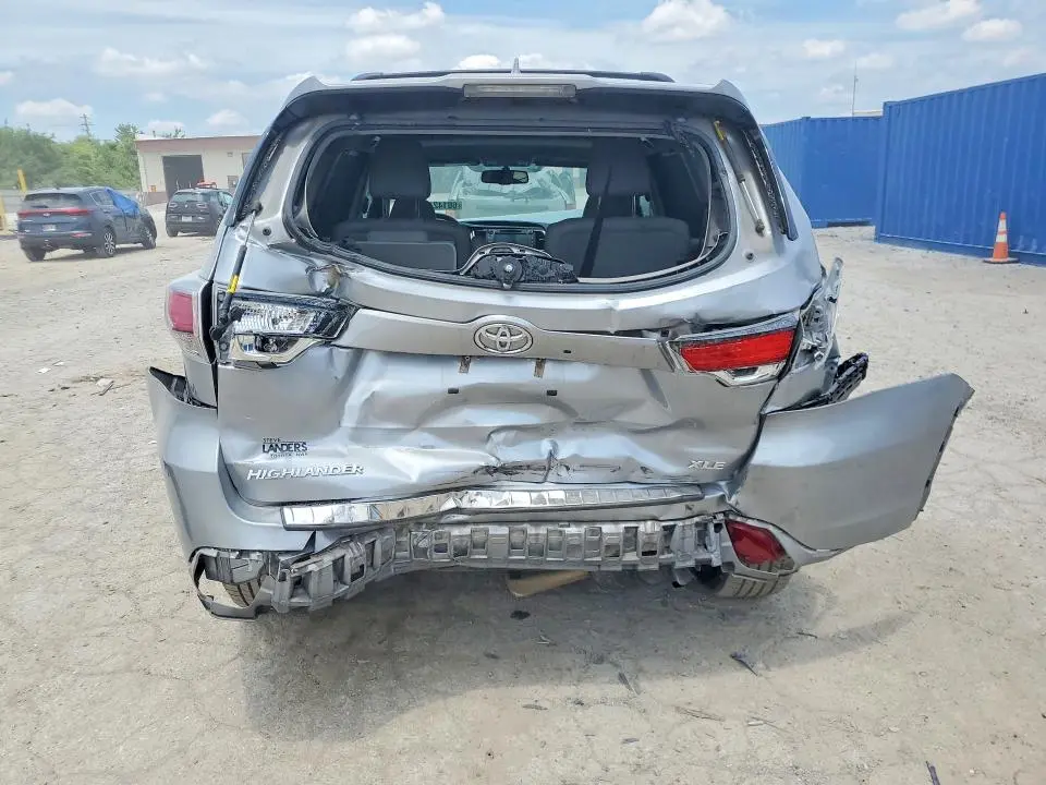 2016 TOYOTA HIGHLANDER XLE  