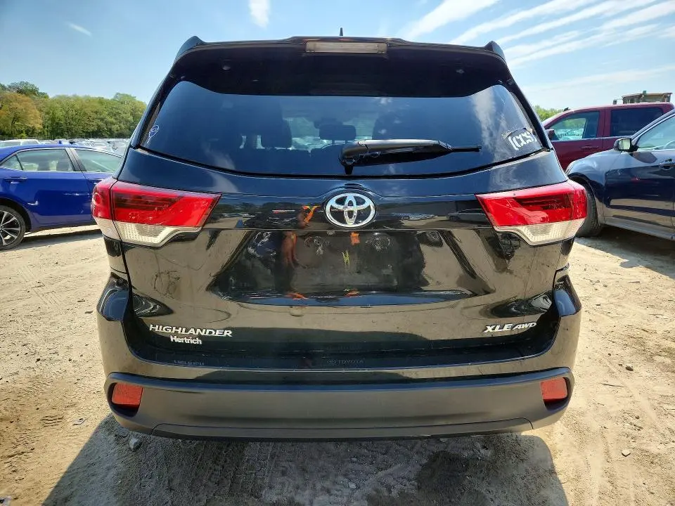 2019 TOYOTA HIGHLANDER XLE  