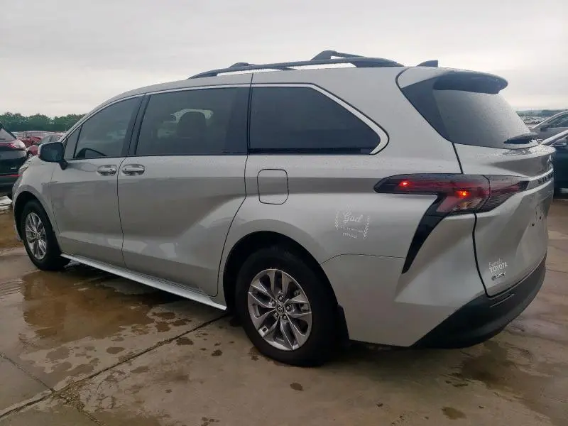 2025 TOYOTA SIENNA LE  