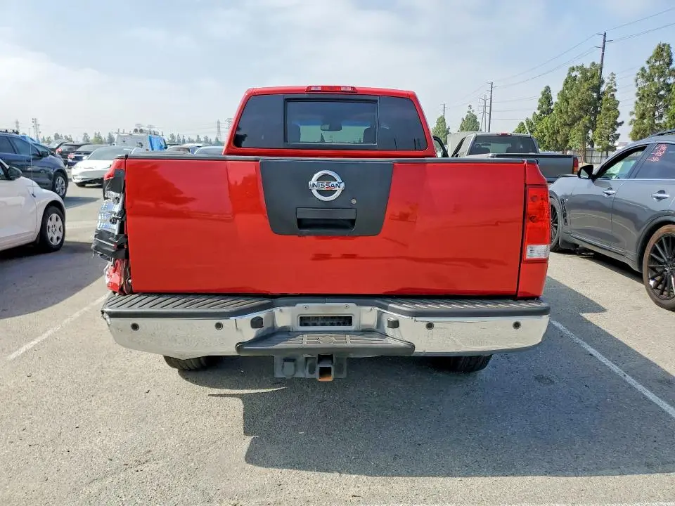 2010 NISSAN TITAN SE  