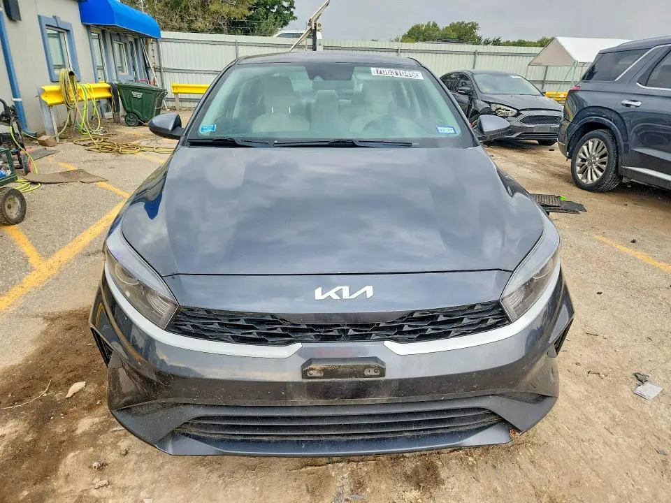 2023 KIA FORTE LXS  