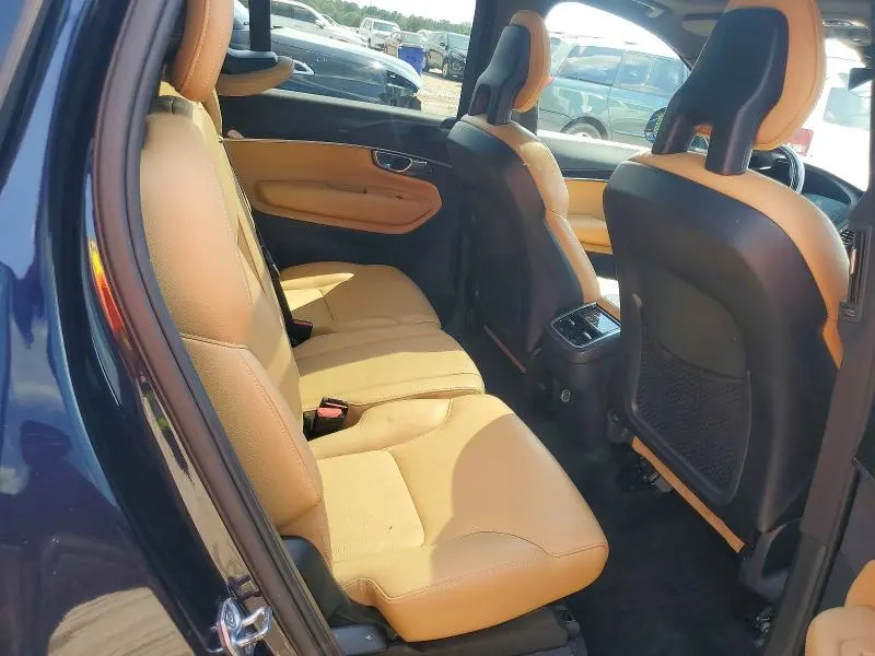 2017 VOLVO XC90 T6  
