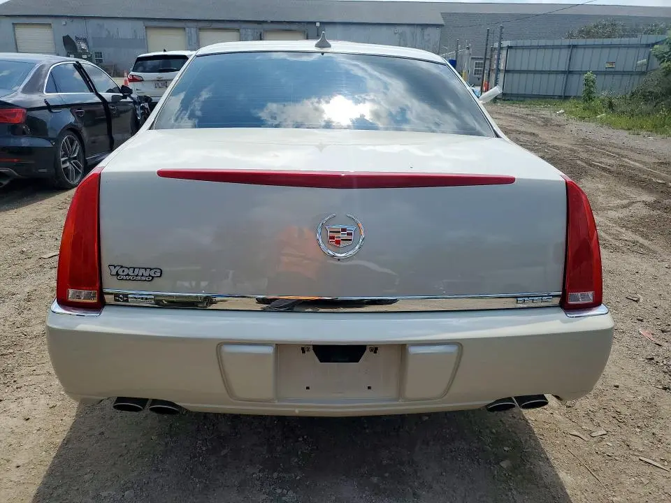 2011 CADILLAC DTS   