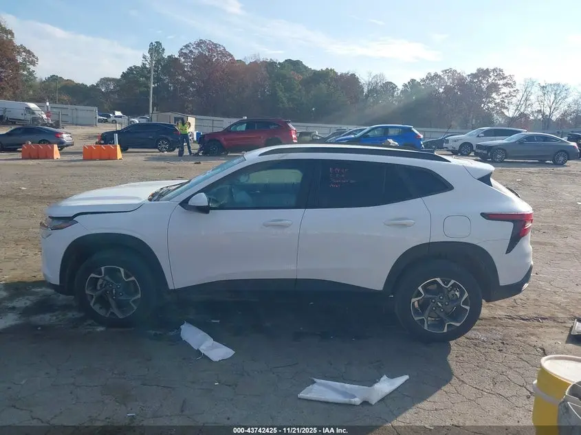 2025 CHEVROLET TRAX FWD LT