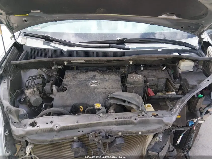 2014 TOYOTA SIENNA XLE V6 8 PASSENGER