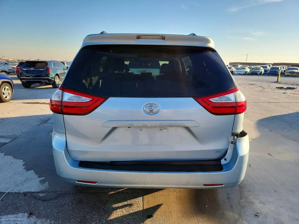2015 TOYOTA SIENNA LE  