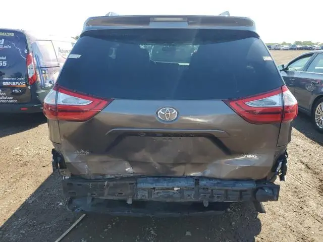 2017 TOYOTA SIENNA XLE  