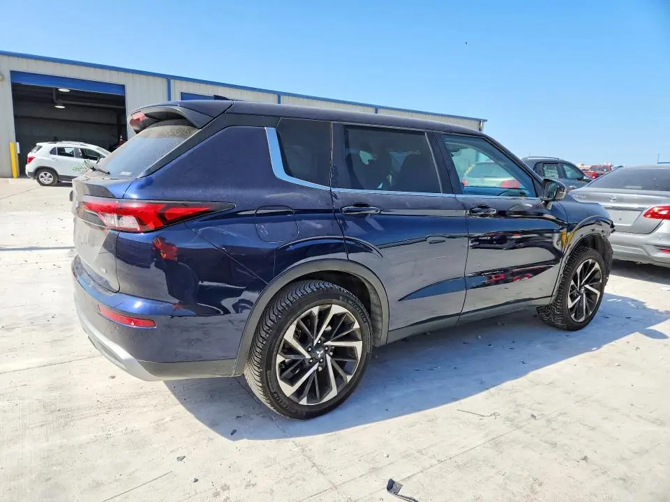2022 MITSUBISHI OUTLANDER SE  