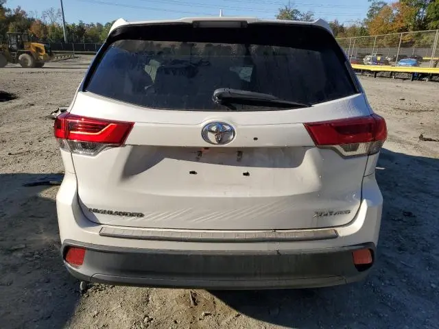 2017 TOYOTA HIGHLANDER SE  
