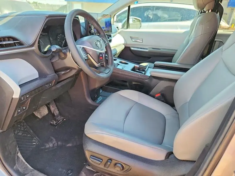 2025 TOYOTA SIENNA XLE 8-PASSENGER  